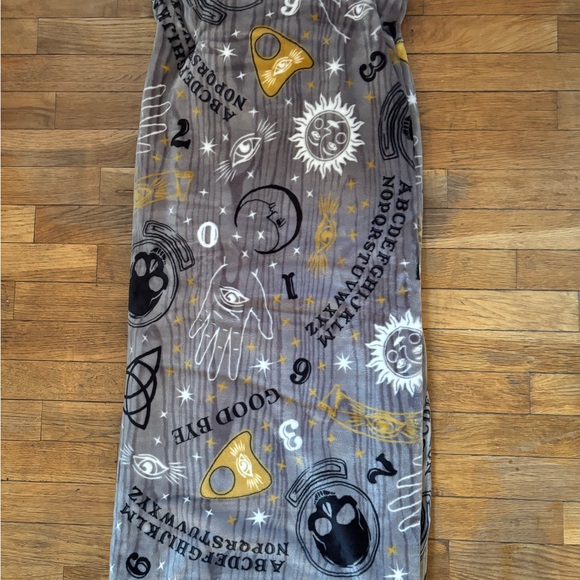BNWT OVERSIZED OUIJA THROW BLANKET!! - Picture 6 of 9